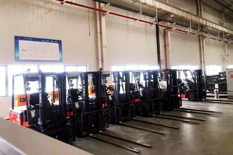 電動叉車在全球市場的外貿(mào)開拓：工程機(jī)械企業(yè)如何吸引更多客戶